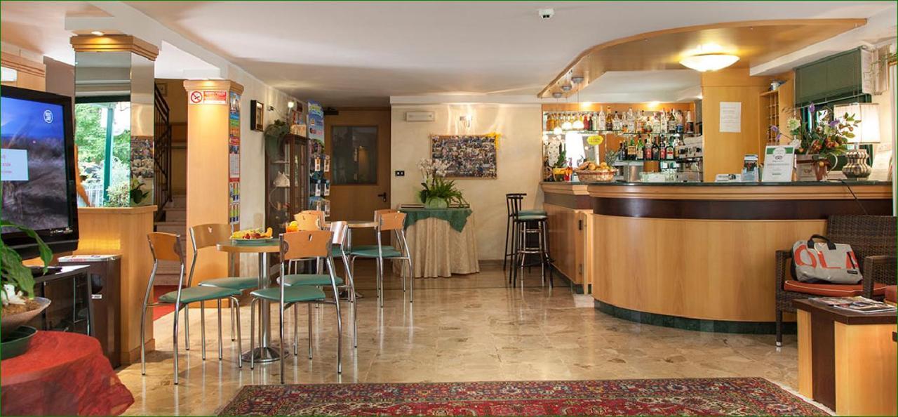 Hotel Verdemare Rimini Exteriör bild