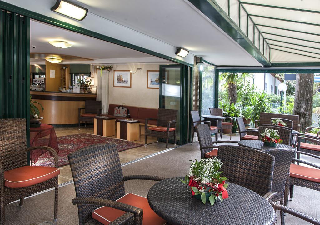 Hotel Verdemare Rimini Exteriör bild