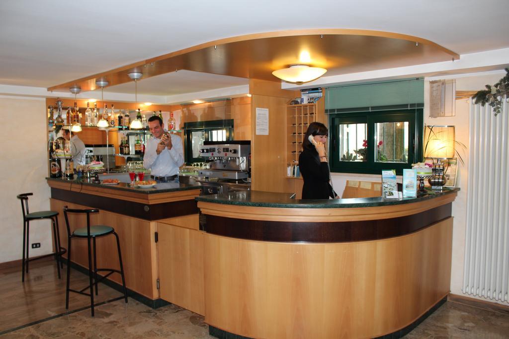 Hotel Verdemare Rimini Exteriör bild